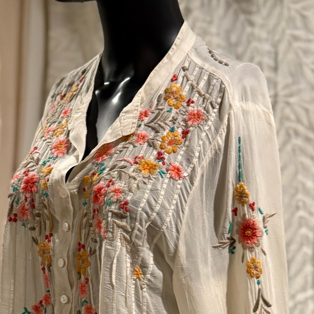 Caftan Shirt/Top by Johnny Was, Creamy White with embroidered pattern, size L.